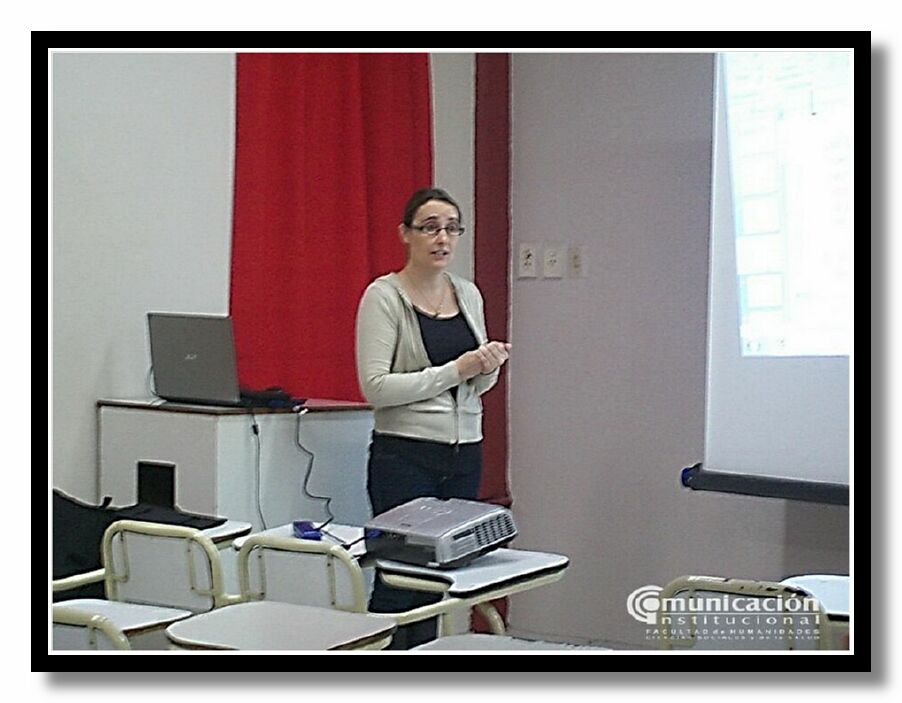 CARINA VIGLIOCCO present� su trabajo final el 29/05 titulado: �Consecuencias socioecon�micas de la implementaci�n del sistema neoliberal en las mujeres de familias de clase media en la ciudad de Santiago del Estero, durante los a�os 2000 a 2005 y el rol del trabajador social en este marco�.